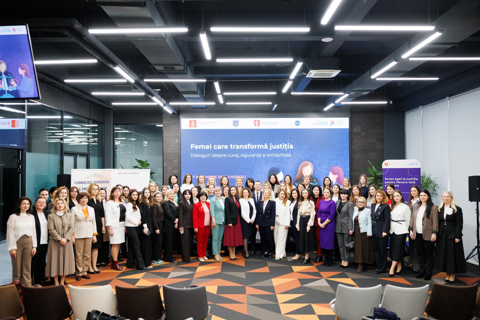 INJ director, special guest at the "Women who transform justice" conference