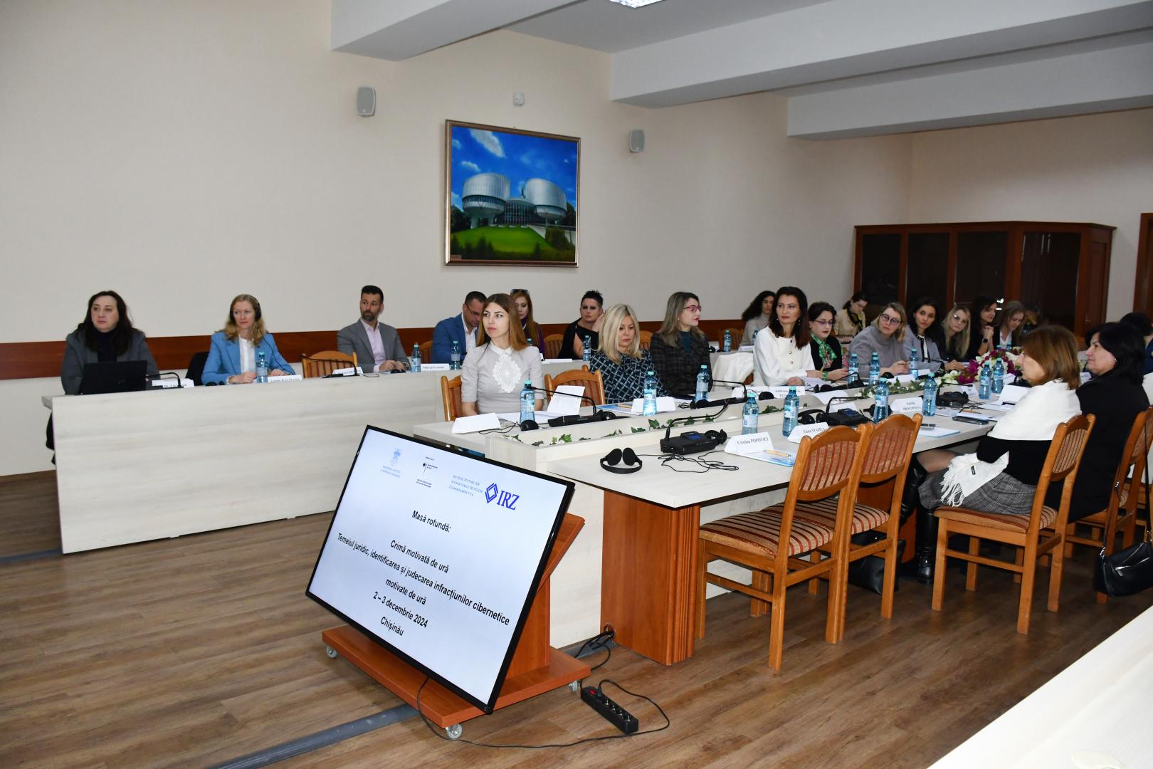 Trilateral dialogue between Moldovan and Romanian judges with German experts during the round table on hate crimes