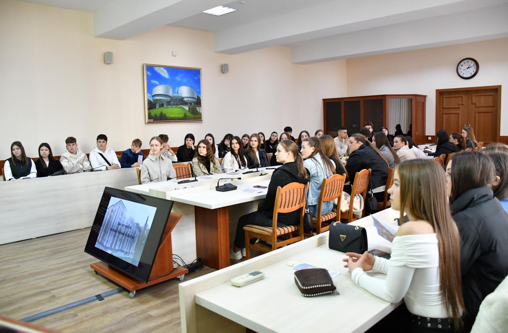 Elevii de la Colegiul Național de Comerț al ASEM au vizitat Institutul Național al Justiției
