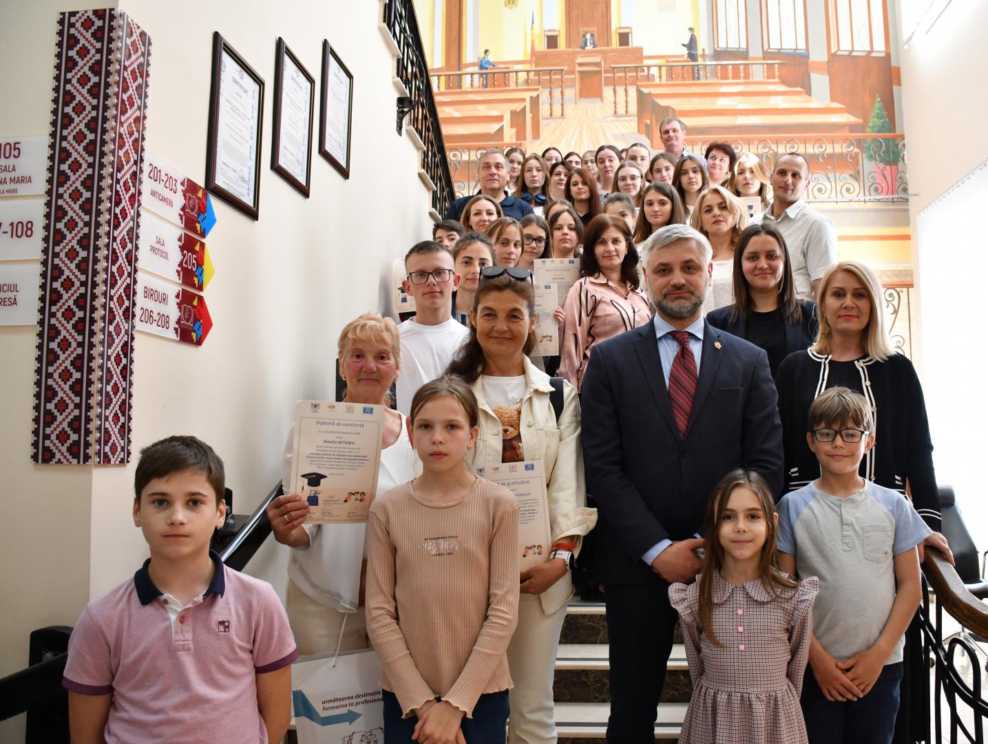 The laureates of the 5th edition of the republican fine arts competition "The future of justice in the European community" picked up their prizes